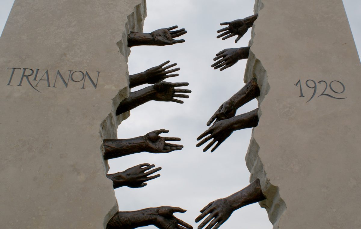 Tóth Dávid: TRIANON EMLÉKMŰ - HATVAN 2011